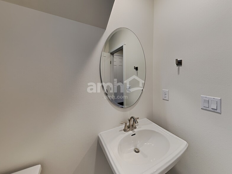 Building Photo - 1619 194th St E