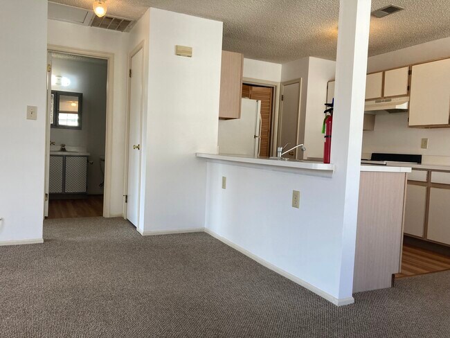 Building Photo - 26 Des Moines Ct