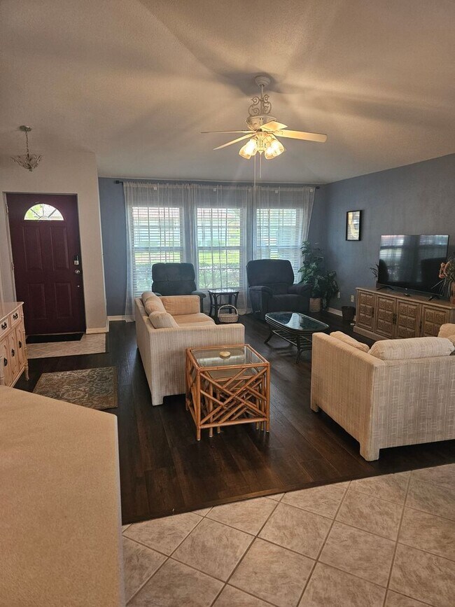 Building Photo - 2 BEDROOM 2 BATH HOME IN  PELICAN BAY GATED COMMUNITY