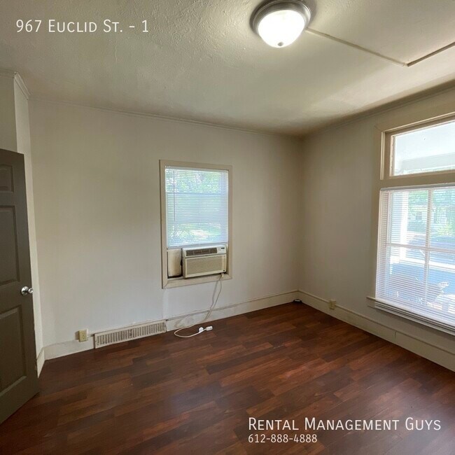 Building Photo - 967 Euclid St