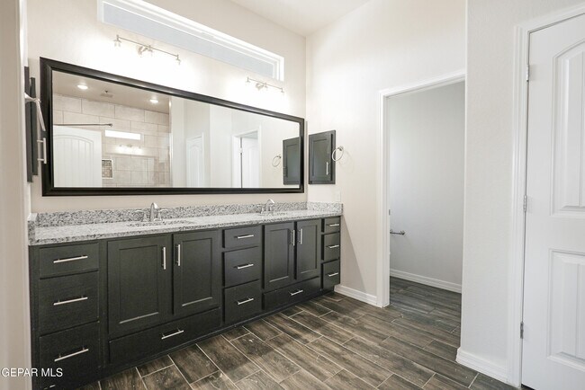 Building Photo - 13652 Glen Vista Ln