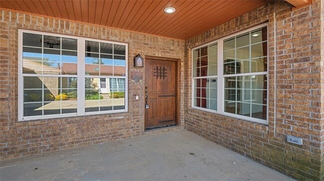 Building Photo - 1414 W Cypress St
