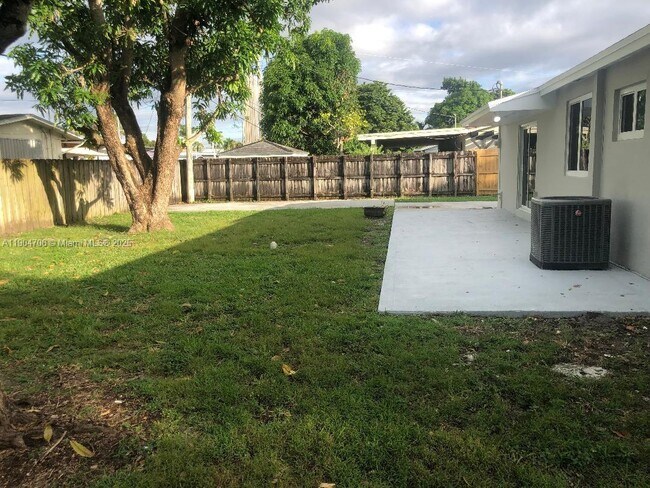 Building Photo - 2650 SW 96th Ave