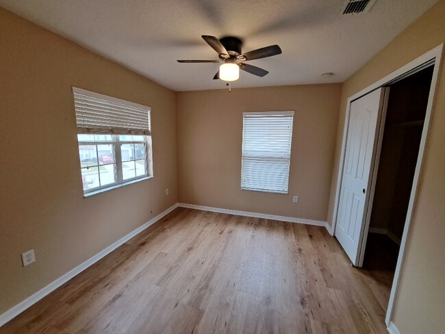 Building Photo - 2527 Aventurine St
