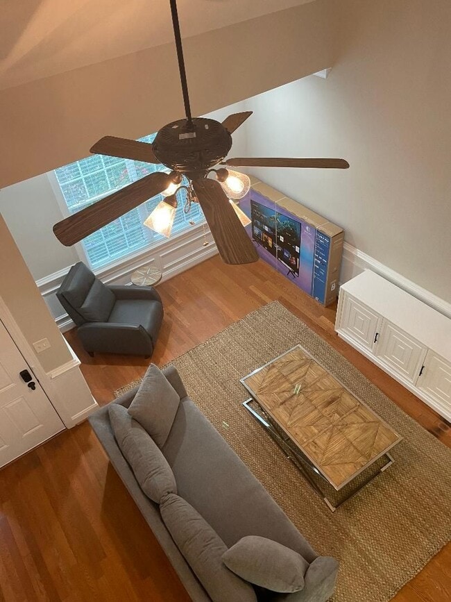 Building Photo - EXECUTIVE TOWNHOME IN GATED COMMUNITY