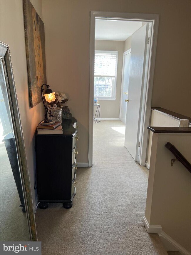 Building Photo - 37 Carriage House Cir