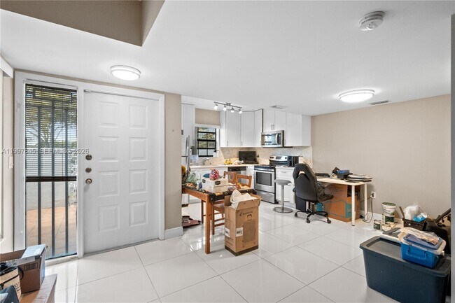 Building Photo - 6211 SW 138th Ct