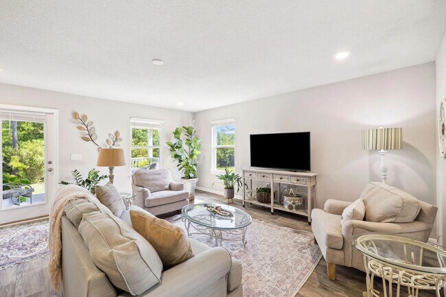 Building Photo - Beautiful home in a quiet neighborhood loc...