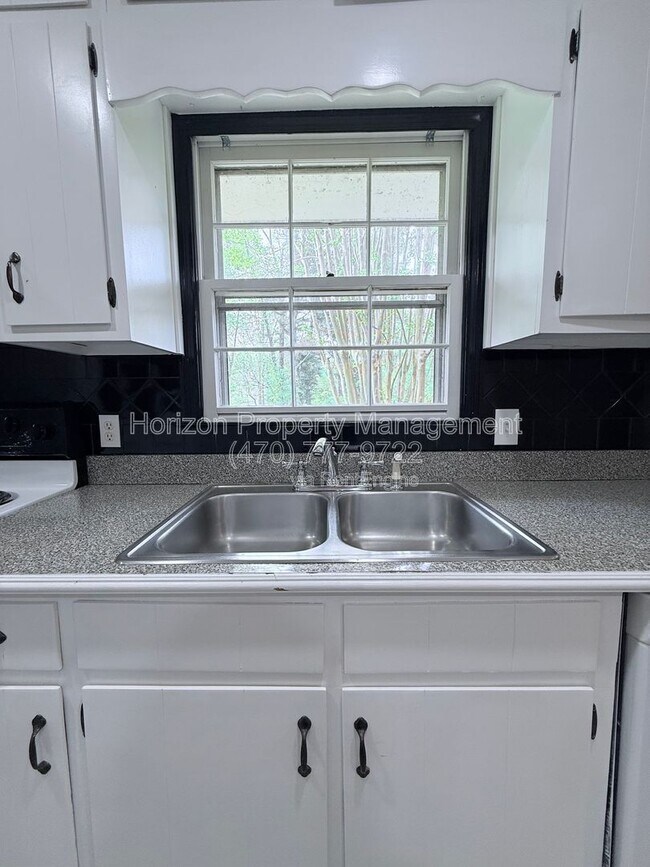 Building Photo - 5035 Merlin Dr