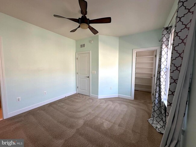 Building Photo - 3697 Ambrose Hills Rd