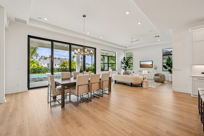 Building Photo - 13621 Le Christine Dr