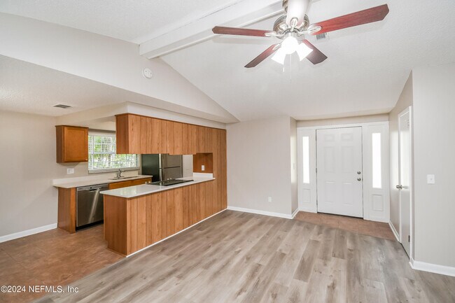 Building Photo - 3885 Mandarin Woods Dr N