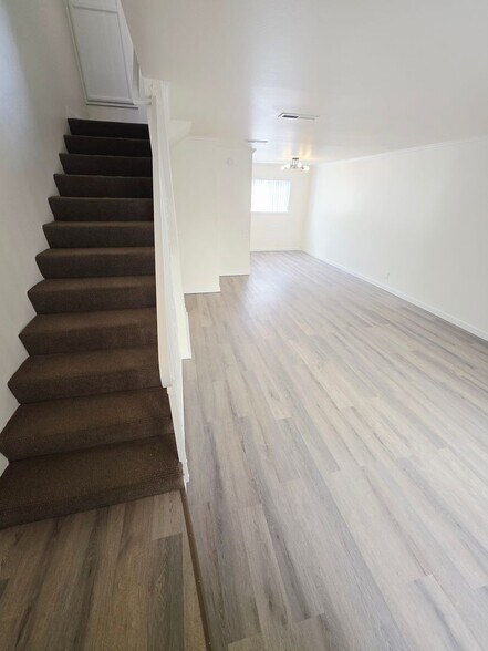 Building Photo - 12835 Kling St