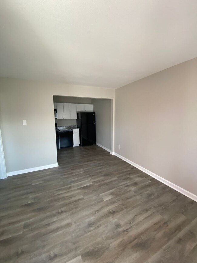 Building Photo - Spring Sale! Newly Renovated All Electric ...