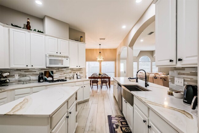 Building Photo - 10010 Forest Spring Ln