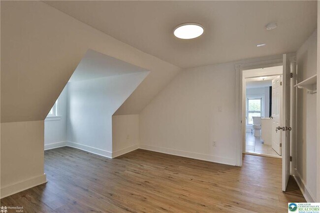 Building Photo - 1660 Main St