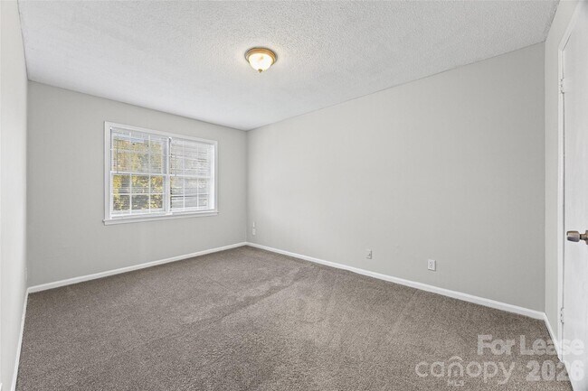Building Photo - 5805 Hunting Ridge Ln