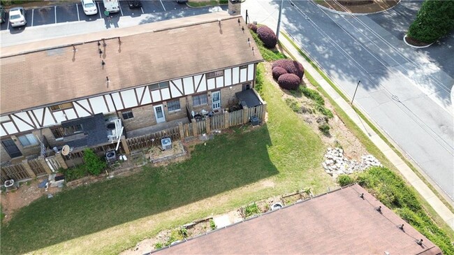 Building Photo - 2956 N Dekalb Dr