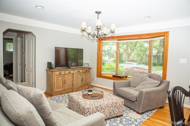 Building Photo - 1577 E Melton Rd