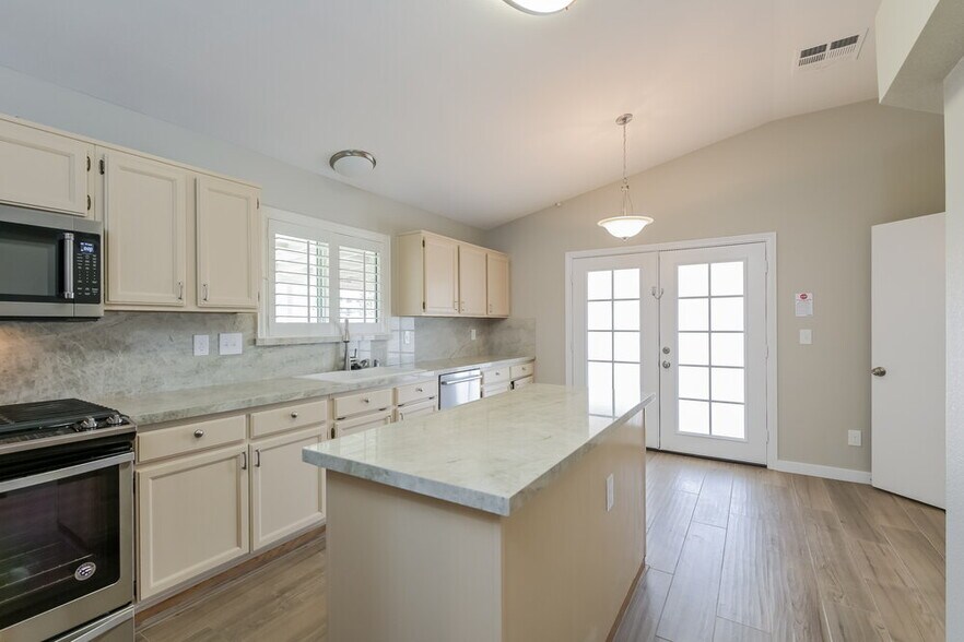 Building Photo - 360 Dooley Dr