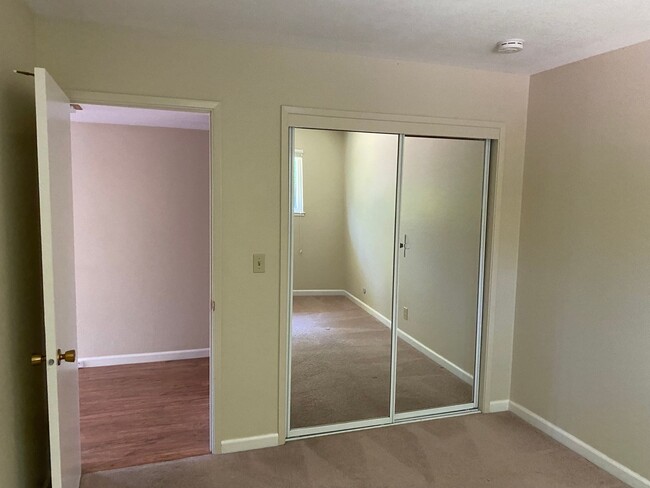 Building Photo - Quiet Sunnyvale Home