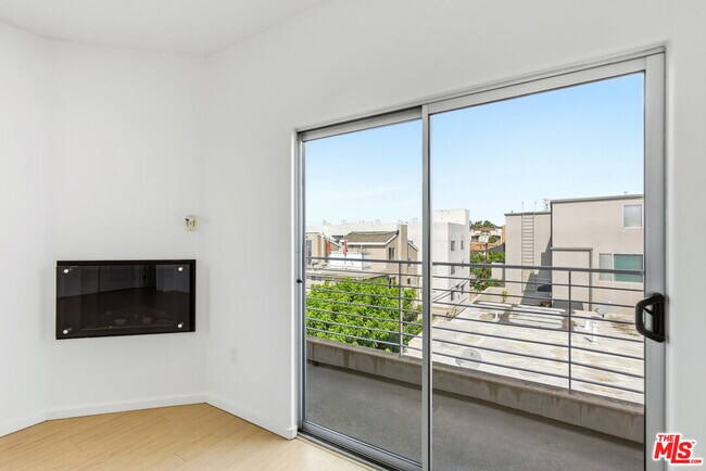 Building Photo - 3637 Dunn Dr