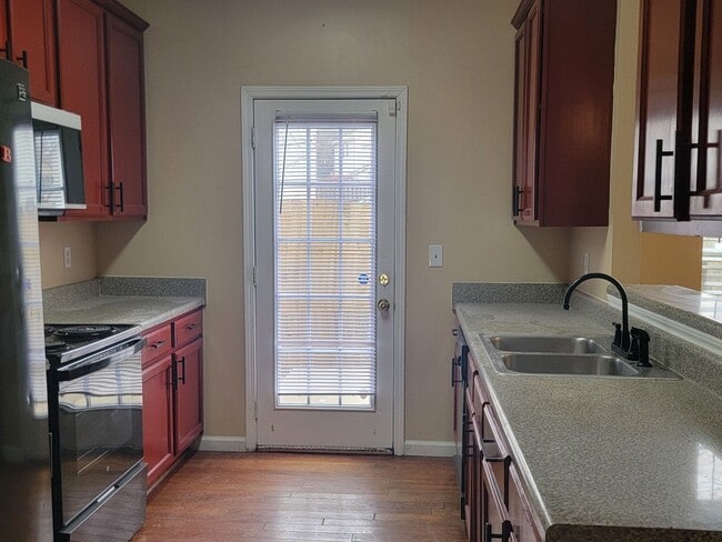 Building Photo - 2 Story-Townhome - 1 Car Garage - Gated Community - Camp Creek