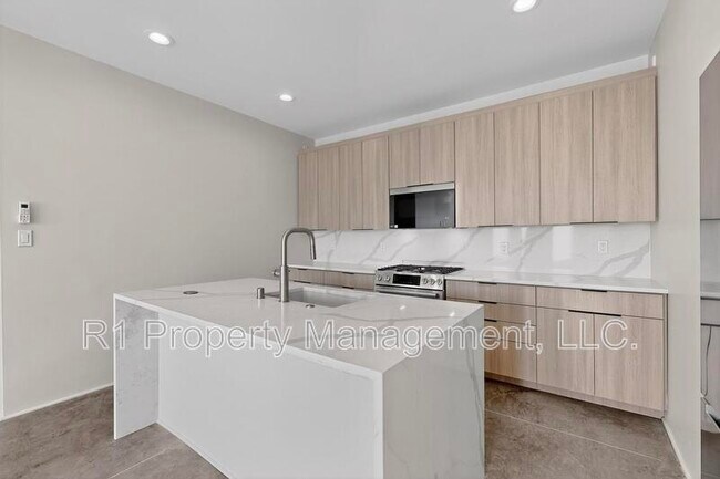 Building Photo - 705 Alcalde Pl SW