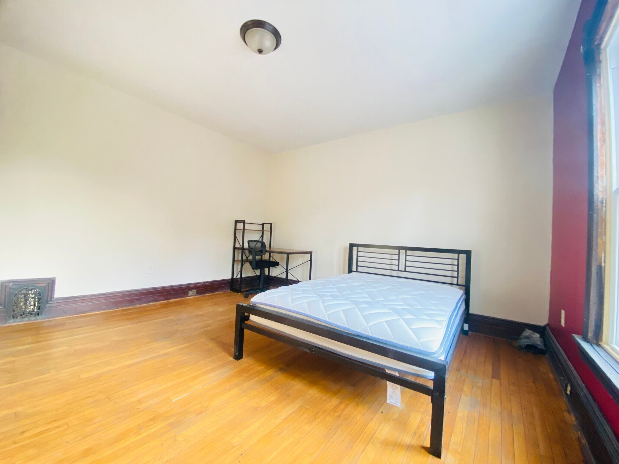 Building Photo - 1337 Madison St