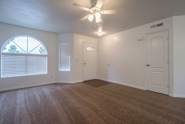 Building Photo - La Paloma Condo with 2-Bedrooms and 2-Bathrooms