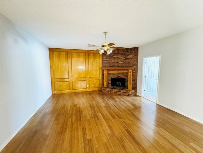 Building Photo - 2305 Buckeye Dr