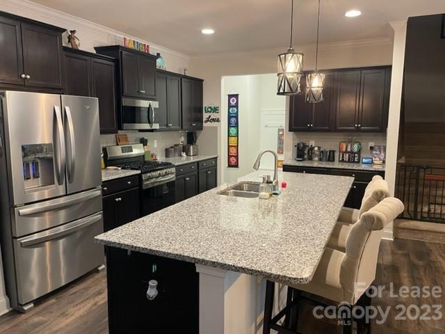 Building Photo - 4 bedrooms 3 bath town home in amenity fil...