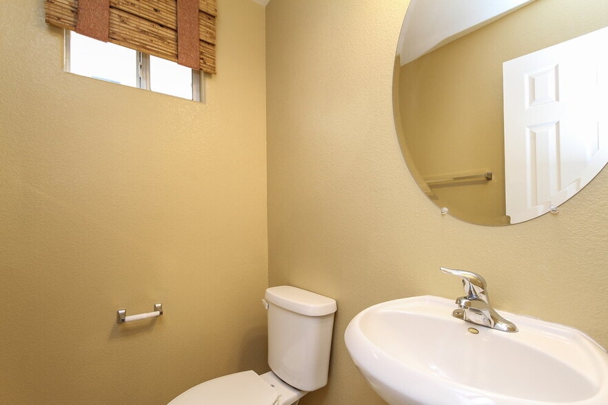 Building Photo - 8264 Wuthering Heights Ave