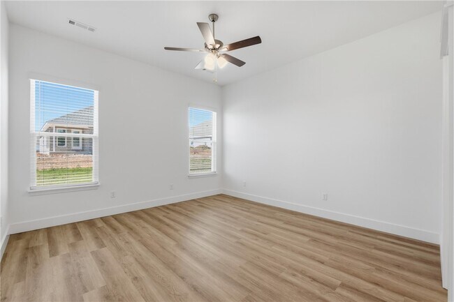 Building Photo - 5071 Vista Ave