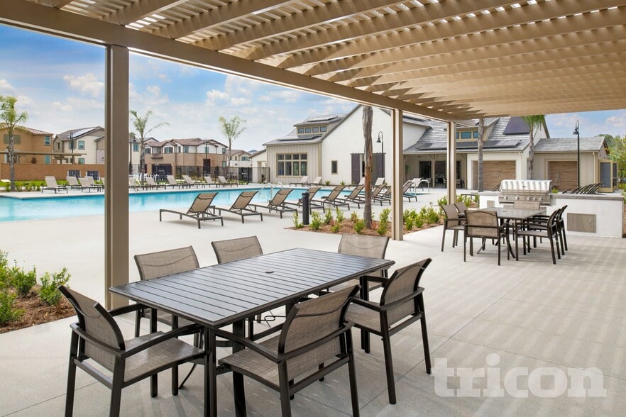 Building Photo - 31670 Luther Dr