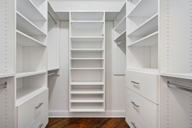 Building Photo - 915 Madison St