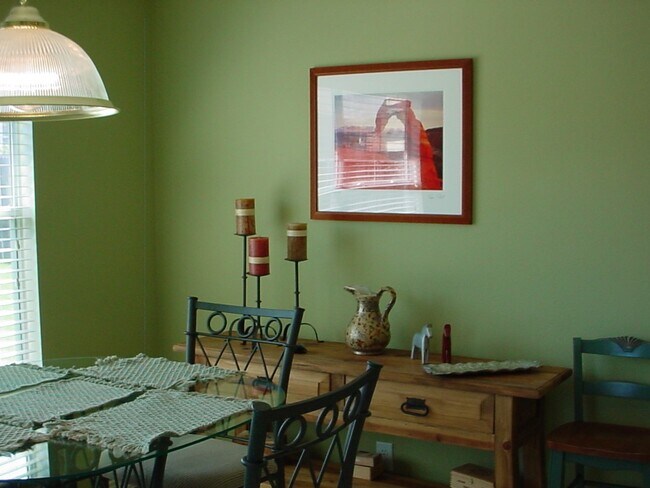 Breakfast Area - 7322 Kingsland