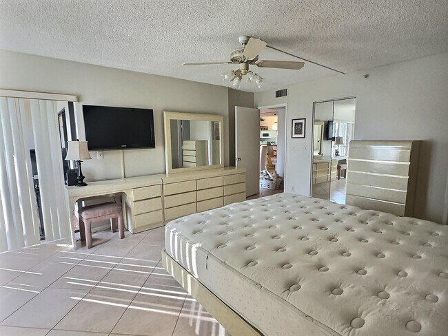 Building Photo - 14476 Amberly Ln