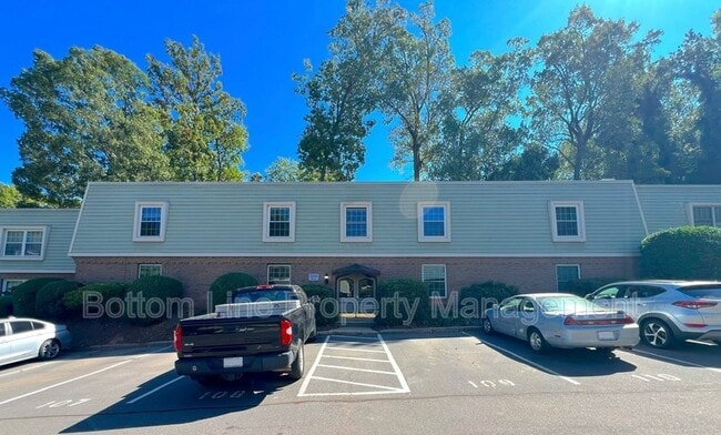 Building Photo - 2638 Park Rd