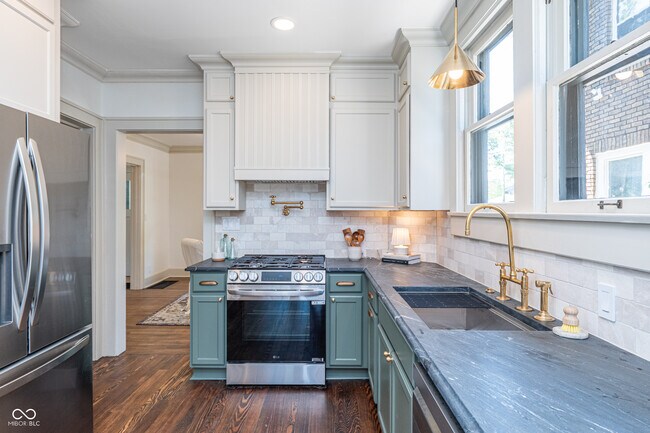 Building Photo - 322 E 37th St