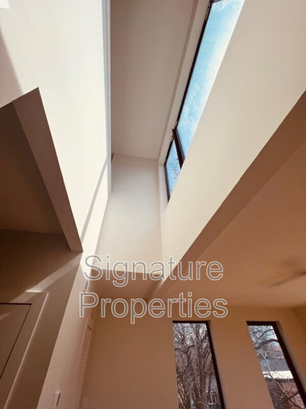 Building Photo - 712 High St