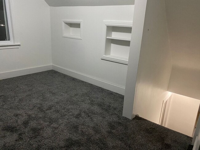 Building Photo - 3 Bedroom 2 Bath Home In Roseville