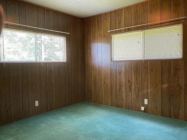 Building Photo - 2 Bedroom 1 Bathroom