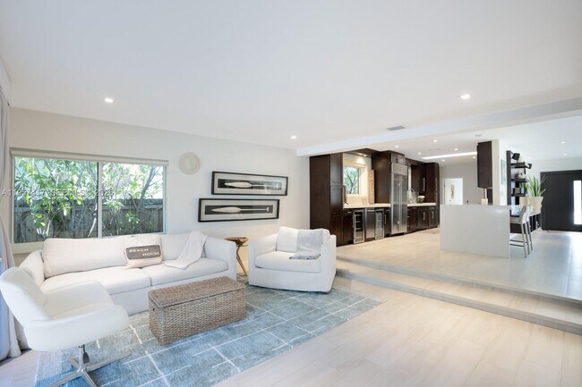 Building Photo - 7910 Hawthorne Ave