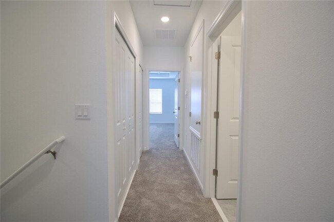 Building Photo - 2500 Skyline Lp