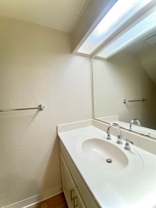 Building Photo - Large, open-concept 2-bedroom home in Mission San Jose!