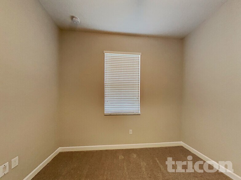 Building Photo - 13811 Newport Shores Dr