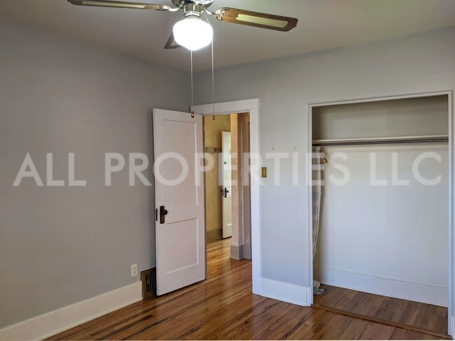 Building Photo - 557 S Race St