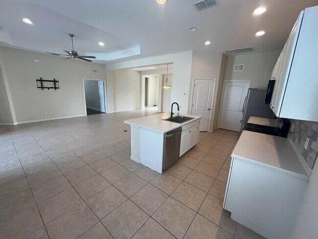 Building Photo - 4726 Claremont Park Dr