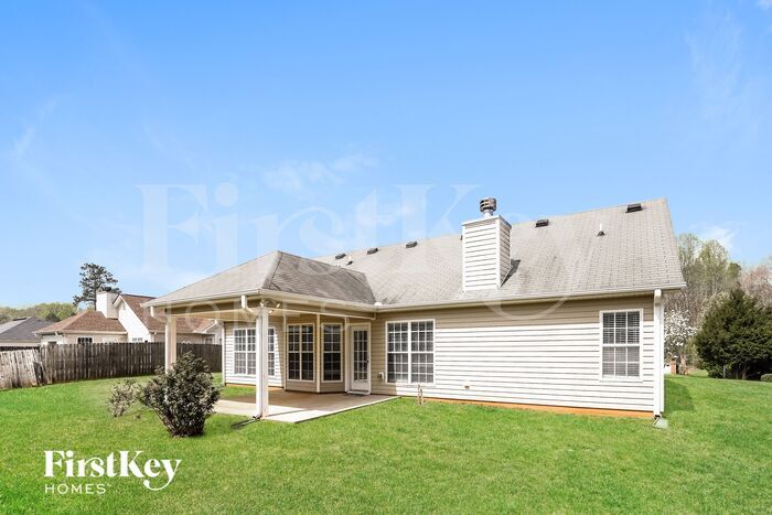 Building Photo - 807 Lazy Ln